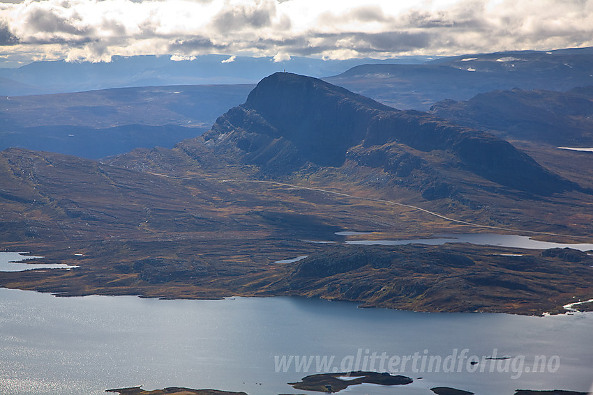 Mot Bitihorn (1607 moh). Vinstre i forgrunnen.