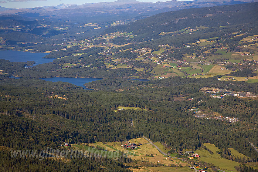 Over Fodnesåsen mot Rebneskogen, Rogne og Volbufjorden.