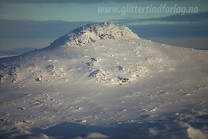 Rasletinden (2105 moh) sett fra vest-sørvest.