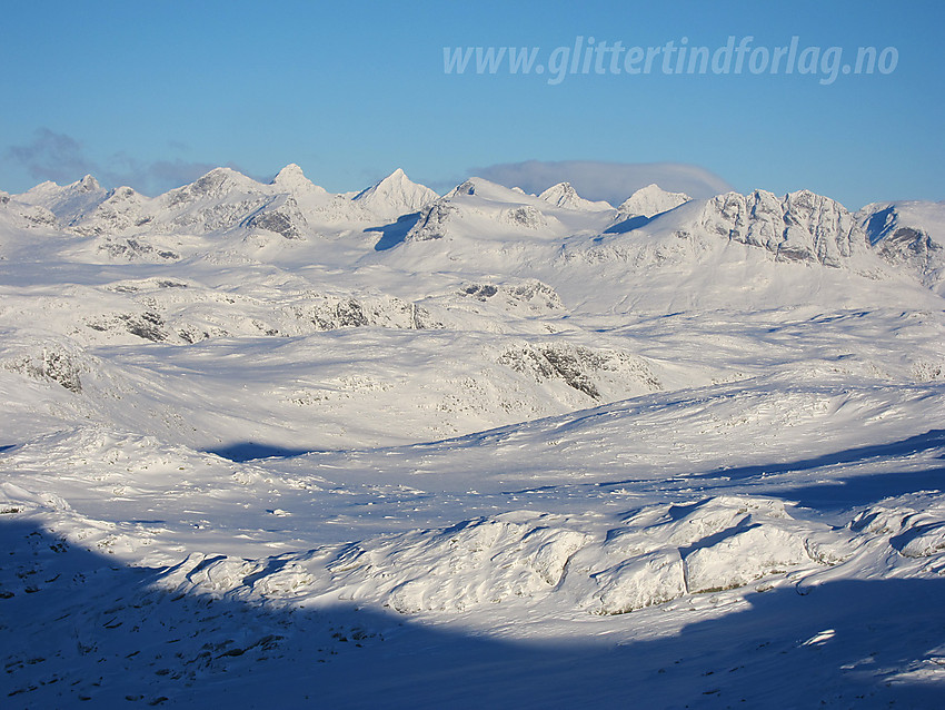 Utsikt fra Hundesteinsegge mot Gjendealpene i Jotunheimen.