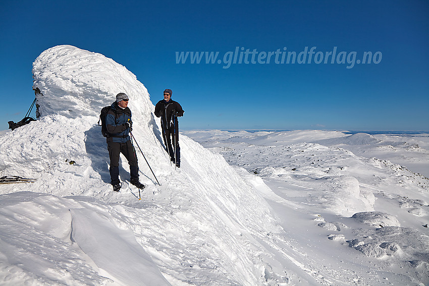 Fellestur med DNT Valdres til Skaget. Her ved varden på toppen.