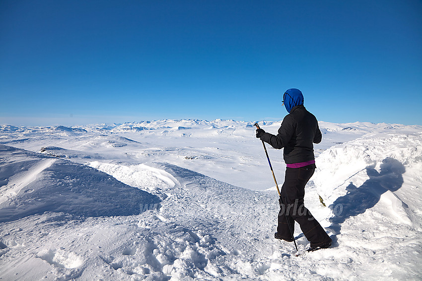 På toppen av Skaget med fantastisk utsikt i retning Jotunheimen.