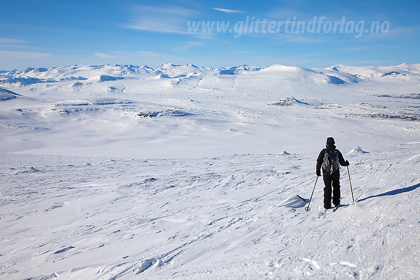 På vei ned fra Skaget med "Jotunheimen for våre føtter".