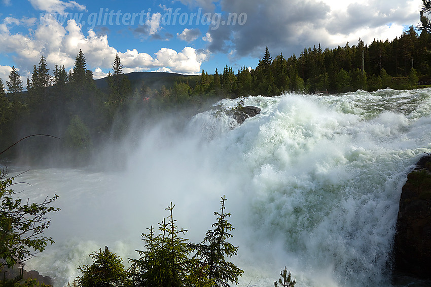 Flomstore Ryfossen er et vakkert syn.