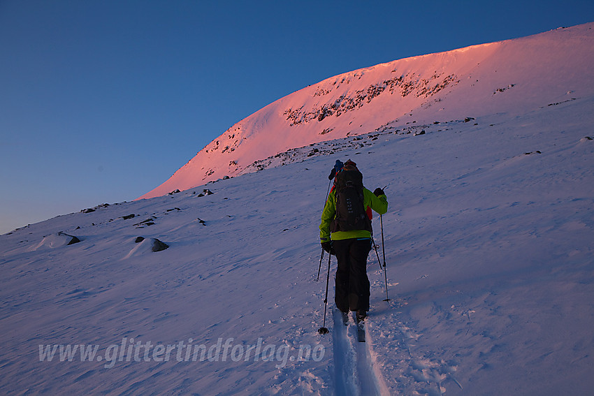 På vei opp bakkene mot Steindalen/Raslet fra Valdresflye.