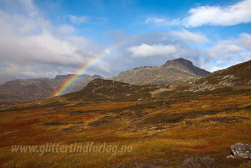 Regnbue over Smørkollen mot Bitihorn.