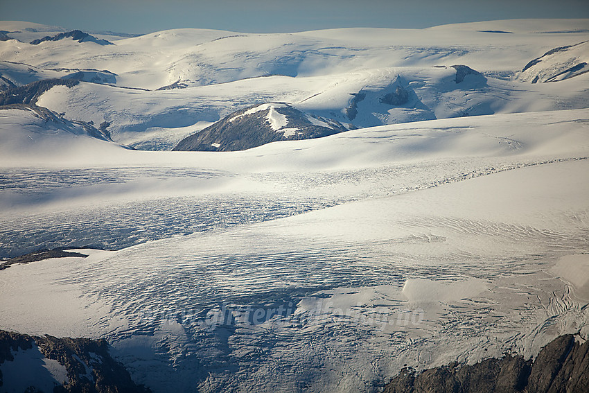 Bølgende brelandskap på Jostedalsbreen.