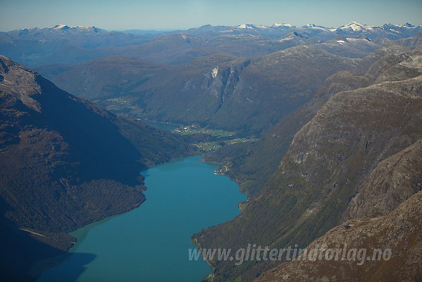 Fra fly mot Lovatnet og Loen.