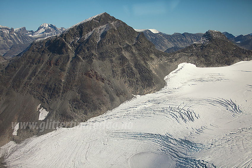 Leirbrean med Store Smørstabbtinden (2208 moh) og Kniven (2133 moh) i bakgrunnen.