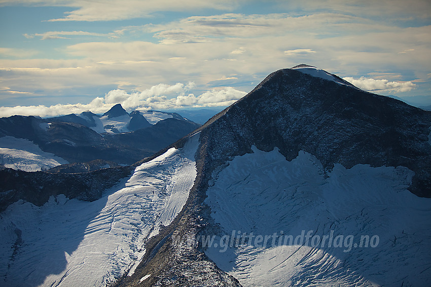 Store Rauddalstinden (2157 moh) med Alvbreen og Kristenbreen.