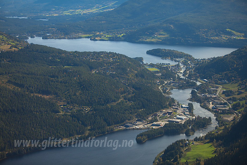 Vi nærmer oss Fagernes. Spikarmoen og Sæbufjorden i front.