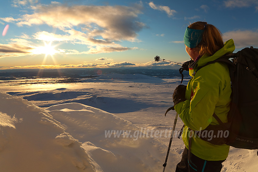 På vei oppover mot Skaget med utsikt i retning Yddin og Kjølafjellet.