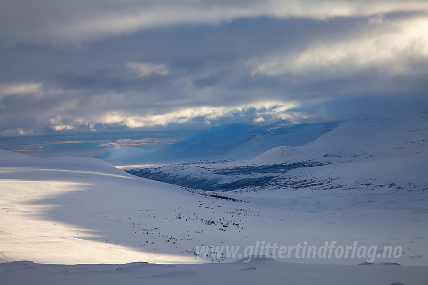 På Smådalsfjellet med utsikt nedover Smådalen.