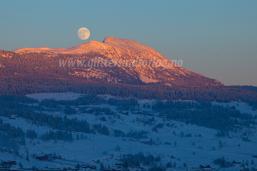 Fullmåne over Skarvemellen.