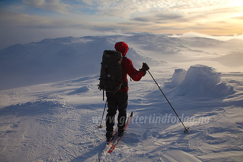 Flott vinterlys på Raudbergskarvet, like øst-sørøst for toppen på Raudbergnuten.