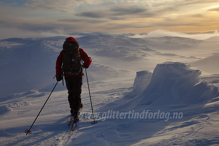 Flott vinterlys på Raudbergskarvet, like øst-sørøst for toppen på Raudbergnuten.