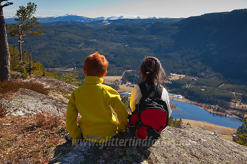 Utsikt fra Puttekollen mot Begnadalen og Vassfarfjell i det fjerne.