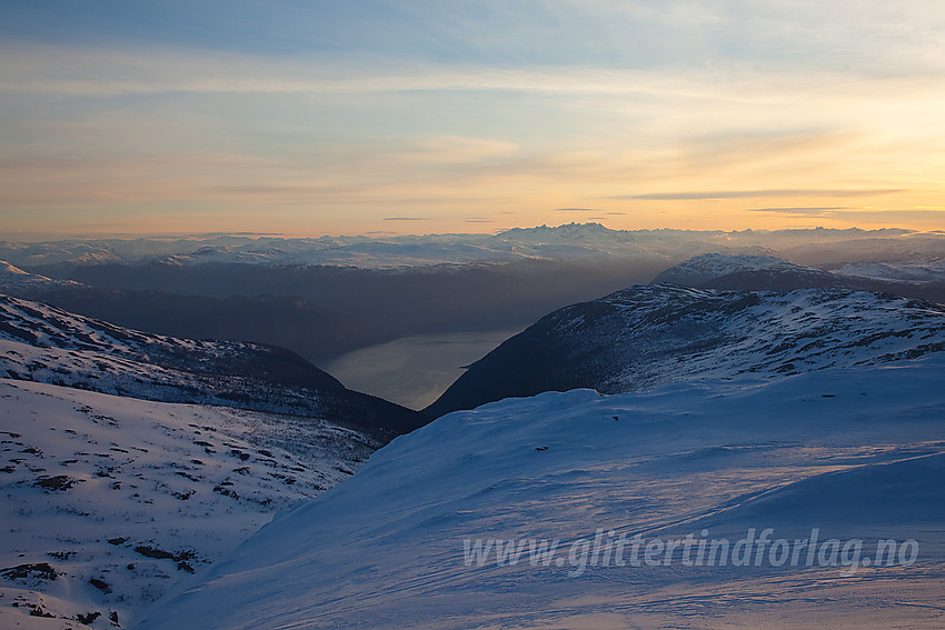 Utsikt fra Stora Grånosi mot Sognefjorden og Hurrungane.