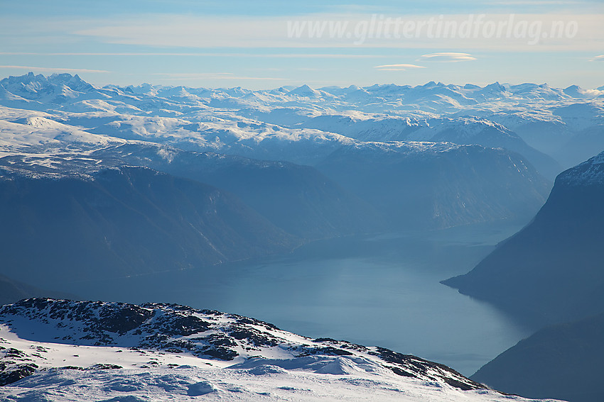 Fra nordstupet på Bleia innover Sognefjorden Jotunheimen i bakgrunnen.