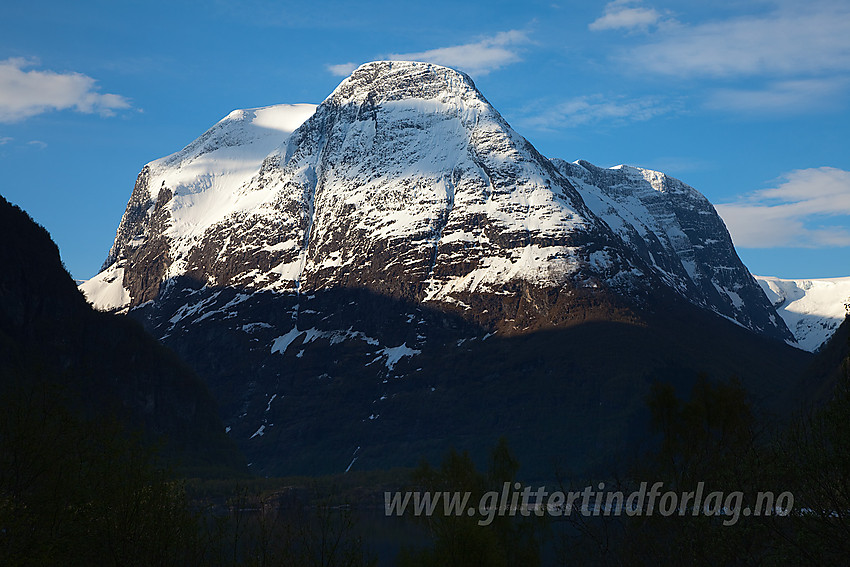 Ved Lovatnet mot Nonsnibba (1802 moh).