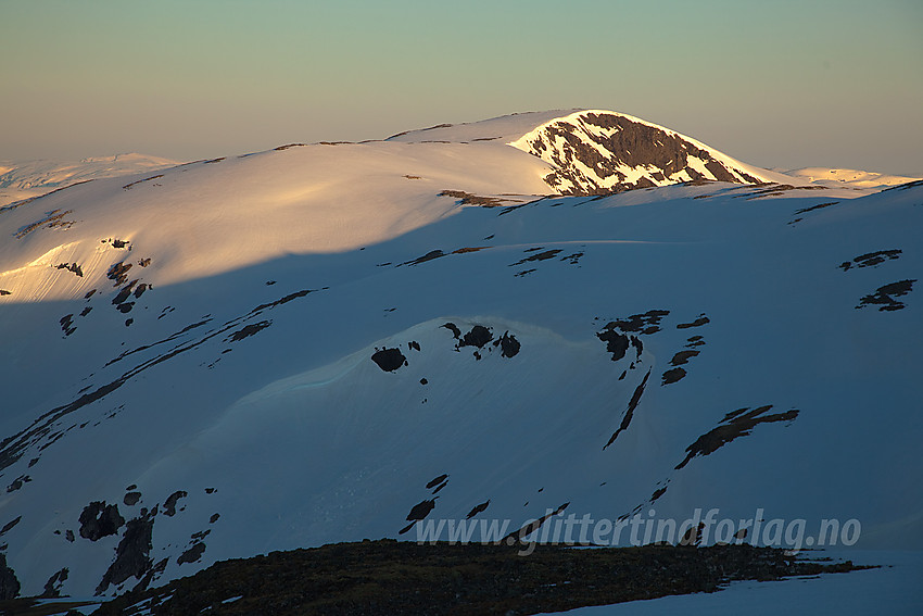 Morgensol over Storebreen (1663 moh) sørvest på Stiganosmassivet.