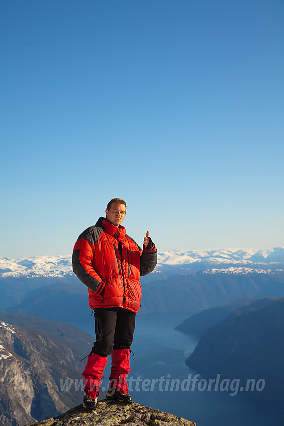 Utsikt fra nordøstryggen på Stiganosi mot Aurlandsfjorden.