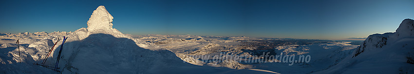 På toppen av Mugnetinden en gnistrende januardag.