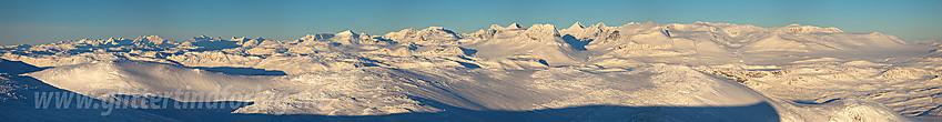 Fra Mugnetinden mot Jotunheimen.