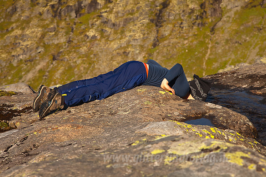 Drikkepause ved bekk i Svartdalen.