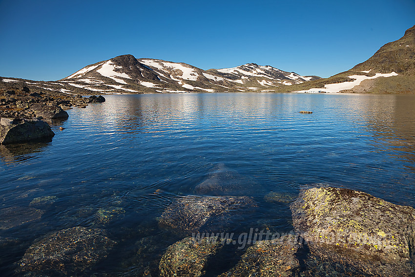 Ved utløpet av Snøholsvatnet mot Langeskavlen.