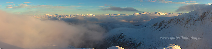 Panorama fra ryggen nord på Lauvnostinden.