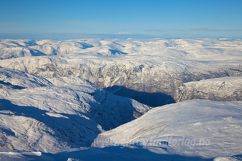 Utsikt fra Store Soleibotntinden mot Jostedalsbreen.