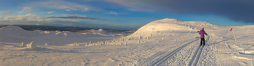 Skitur til Bjørgovarden. Her fra returen med Dvergaknatten i bakgrunnen.