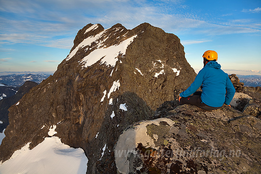 Tilbake på Vestre Austanbotntinden etter en lang dag i fjellet.