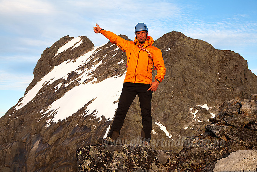 Tilbake på Vestre Austanbotntinden etter en lang dag i fjellet.