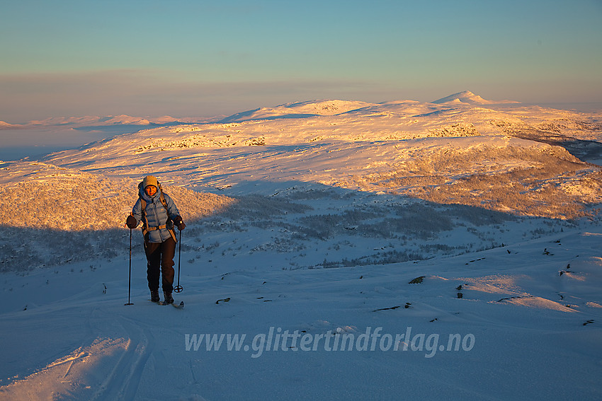 Nesten oppe på Heklefjell med Stryteberg, Skreddalsfjellet og Skaget i bakgrunnen.