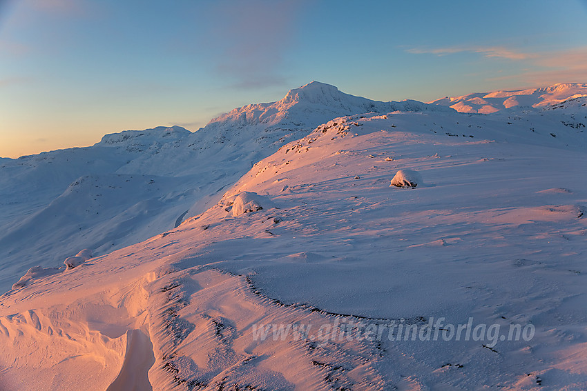 På Heklefjell med Bitihorn og Jotunheimen i bakgrunnen.