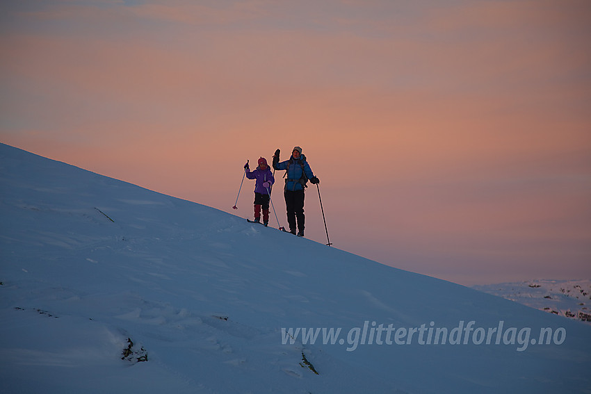 Skiløpere på vei ned fra Heklefjell.