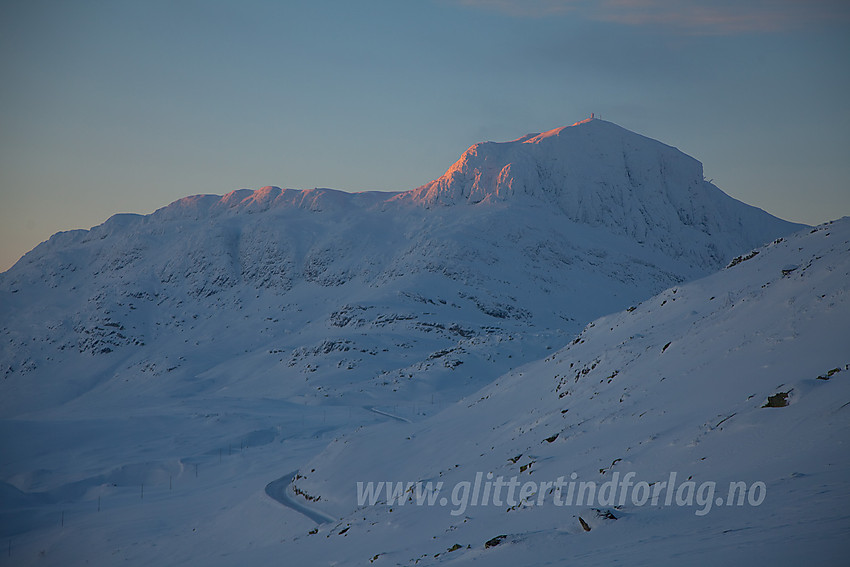 I blåtimen mot Bitihorn.