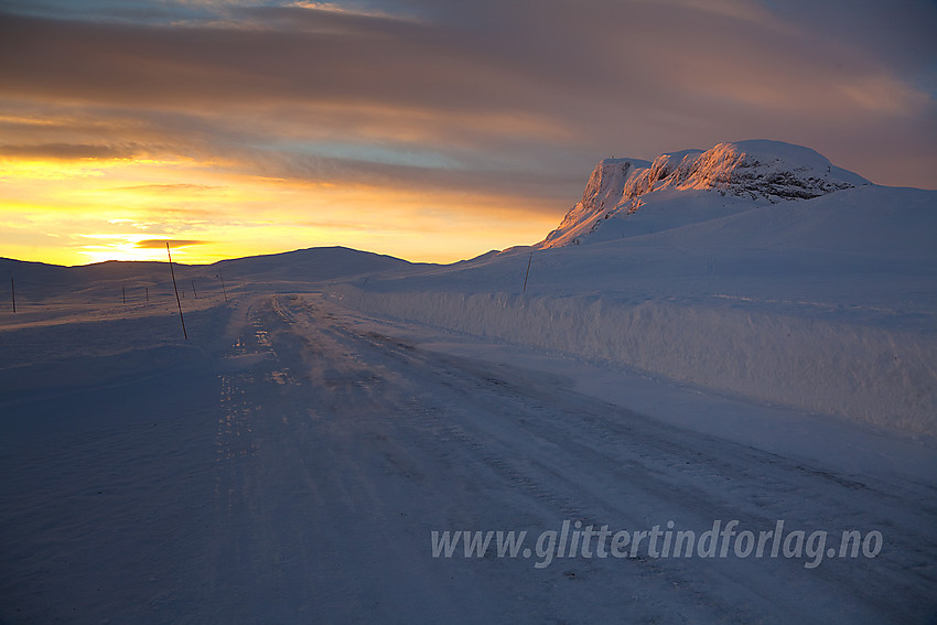 Desembermorgen ved sameleiren mot Bitihorn.