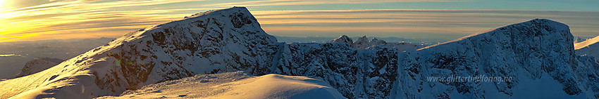 Panorama fra Sørvest for Mugna mot Austre og Vestre Kalvehøgde.