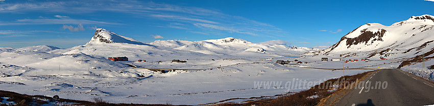 Panorama fra fylkesveien mot Bitihorn, Bygdin og Fagerstrand.