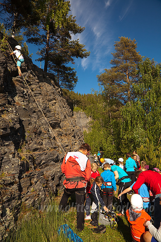 Klatring på "Skipet" ved Strandefjorden mellom Fagernes og Leira.