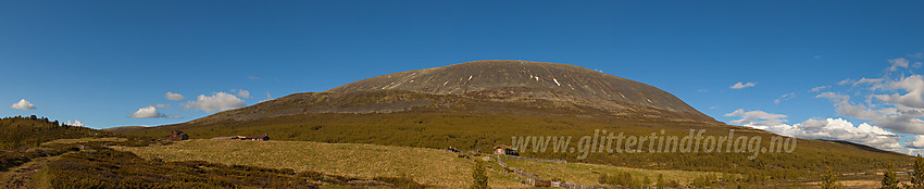 Mukampen panorama, Musætrin i forgrunnen.