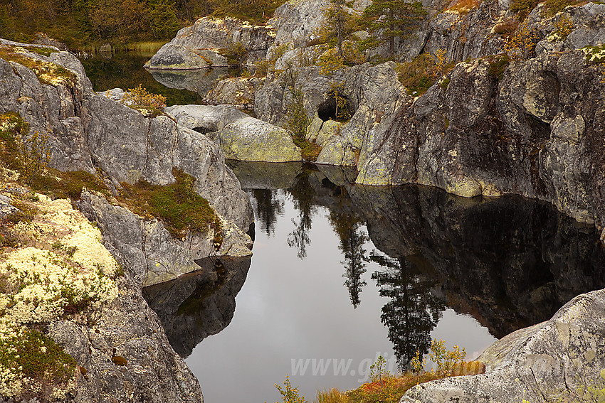 Ved jettgrytene nær kvitingen (Jøgerlaugitn).