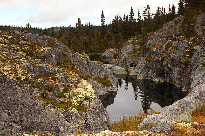 Ved jettgrytene nær kvitingen (Jøgerlaugitn).