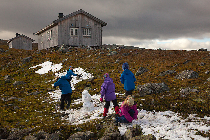 Snøballkrig ved Tomashelleren.