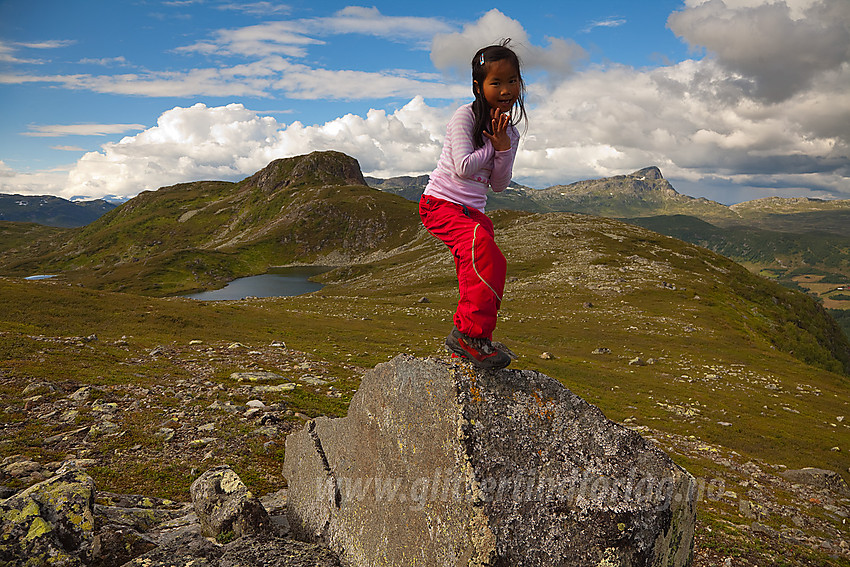 På retur fra Raudhorn med toppen samt Bitihorn i bakgrunnen.