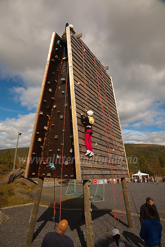 Klatring under kom deg ut dagen med Barnas Turlag på Brennabu.