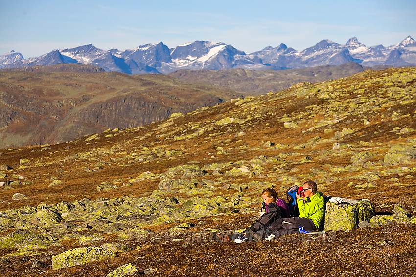 Pause ved Bergsfjellet i Vang med Jotunheimen som bakteppe.